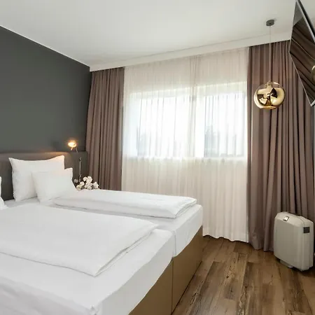 Plaza Messe Hotel 3*