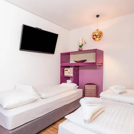 Roomz - Business Design