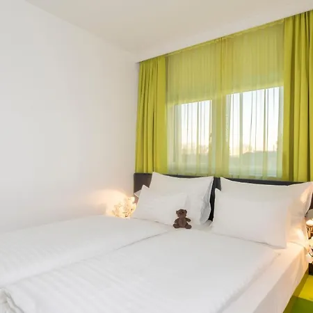 Hotel Roomz - Business Design
