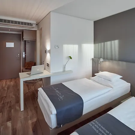Roomz - Business Design 3*