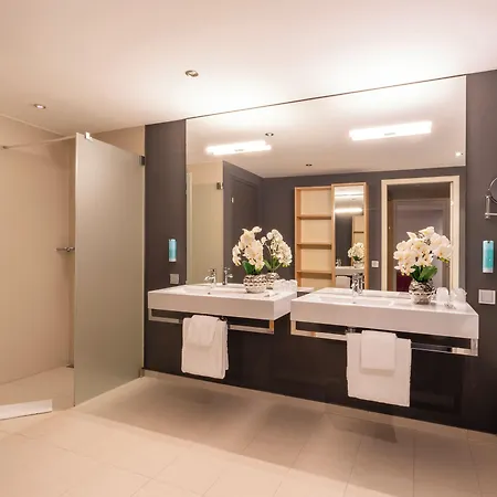 Roomz - Business Design Hotel 3*