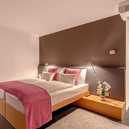 Roomz - Business Design Hotel 3*