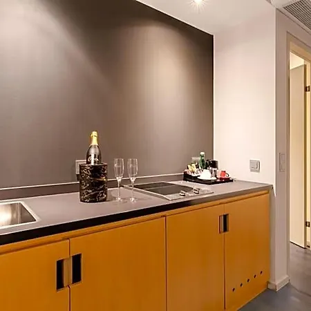 Hotel Roomz - Business Design