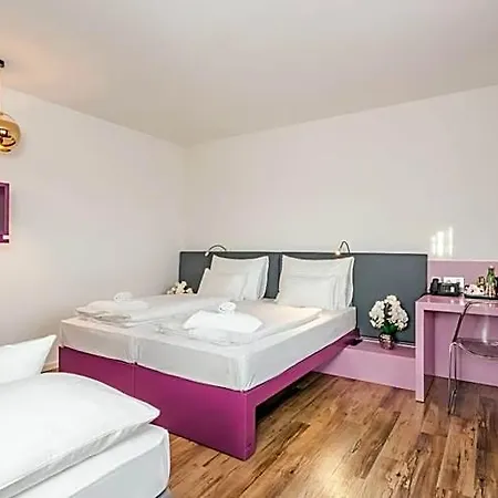 Roomz - Business Design Hotel 3*