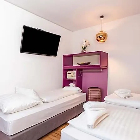 Roomz - Business Design