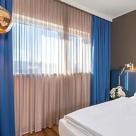 Roomz - Business Design