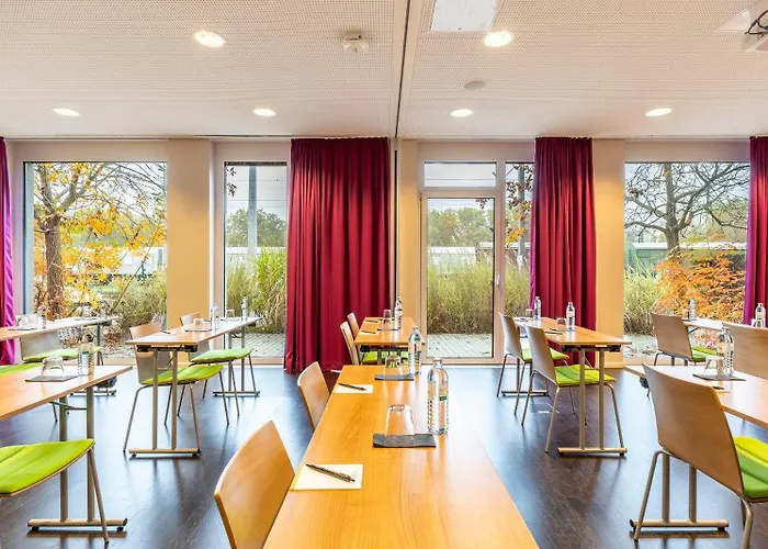 酒店 Plaza Messe 3*